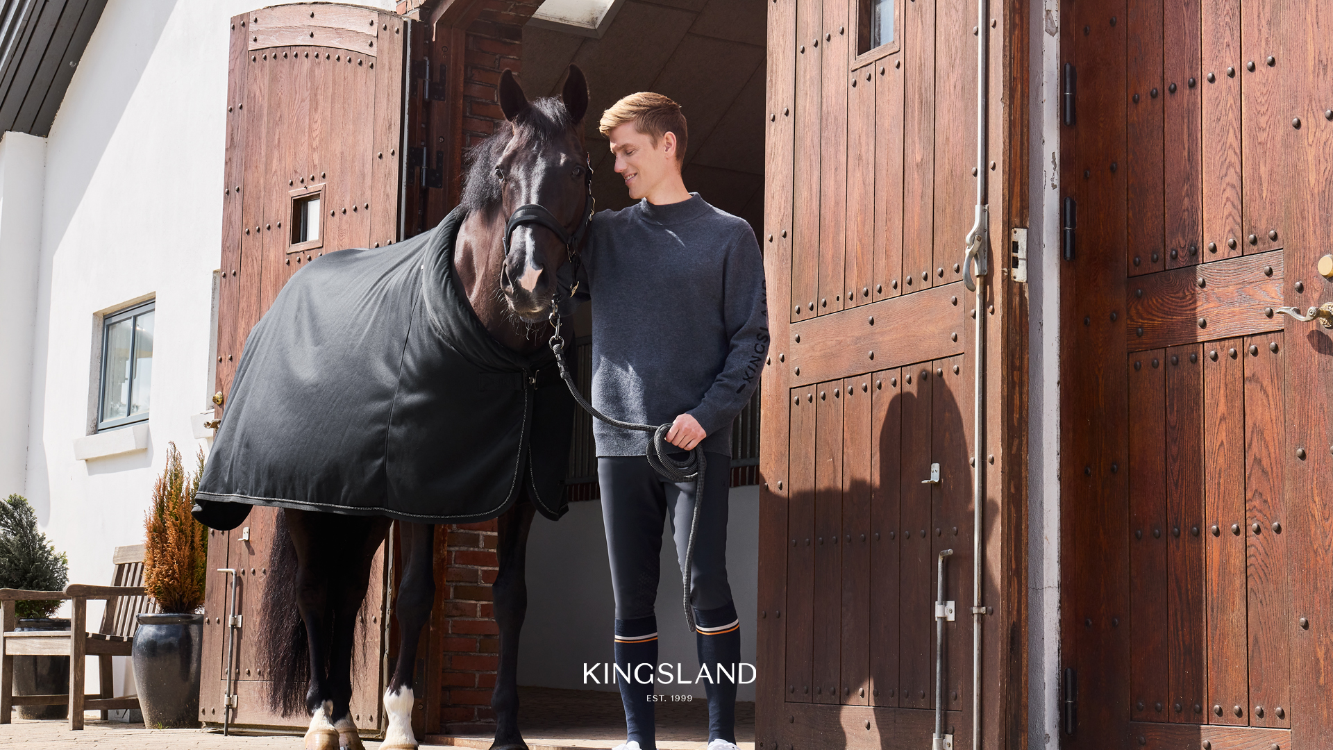 Kingsland story case fashion blue outfit